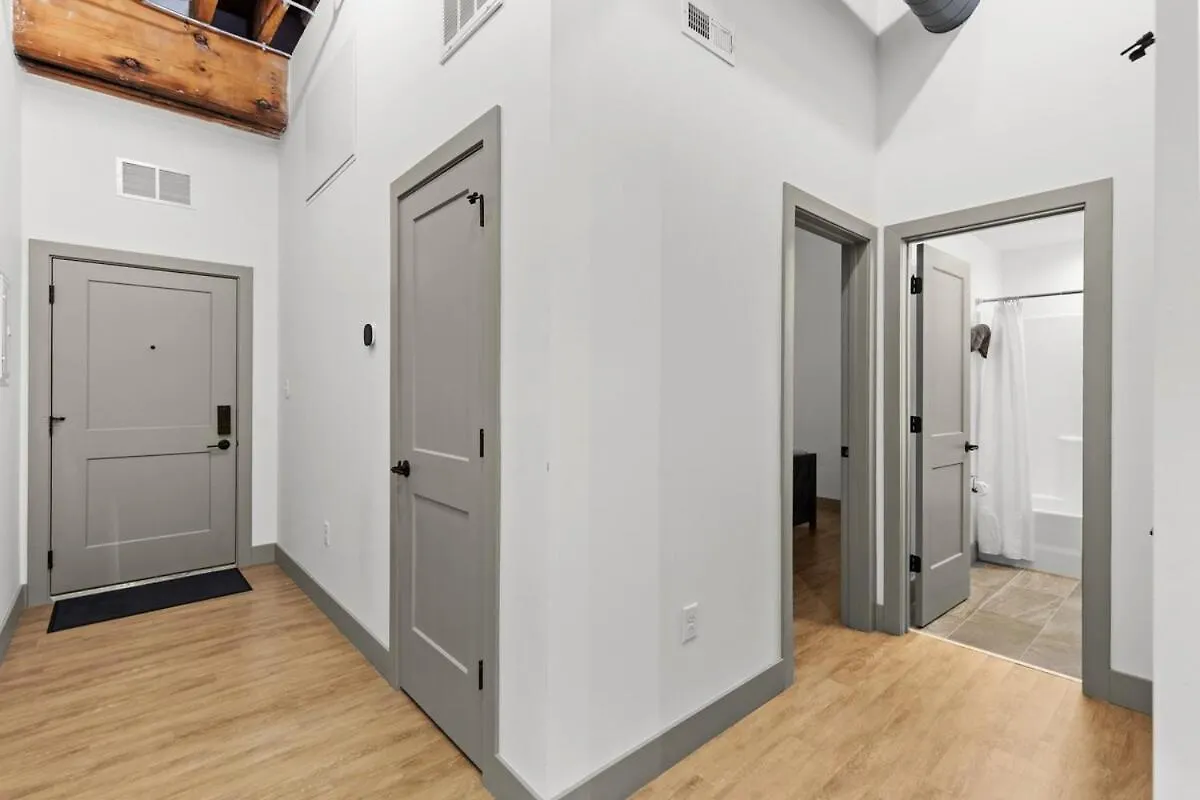 Stylish Riverfront Loft - Walkable Saint Louis