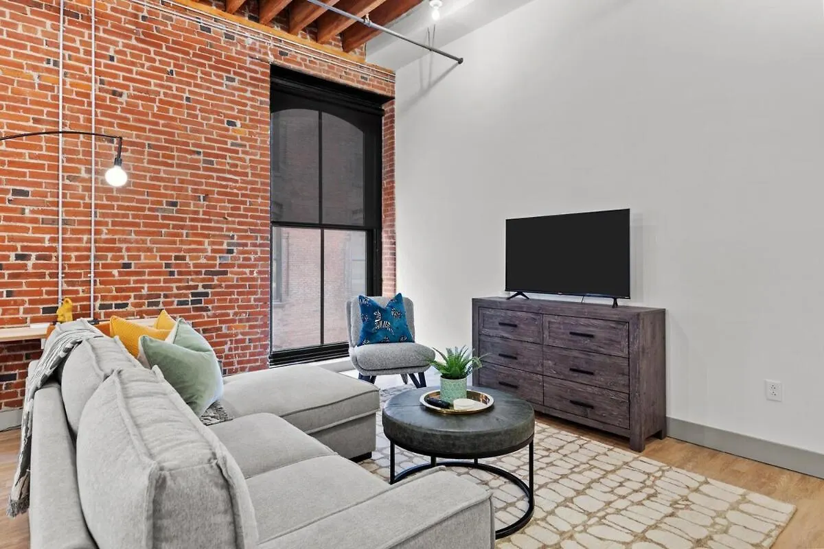 Stylish Riverfront Loft - Walkable Saint Louis USA